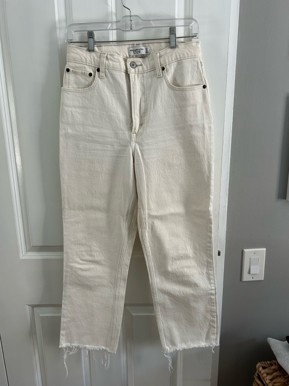 Abercrombie & Fitch Off-White Relaxed Jeans - Picture 3 of 4